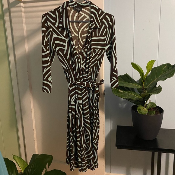 BCX brown & mint green geometric pattern wrap dress - Picture 3 of 16